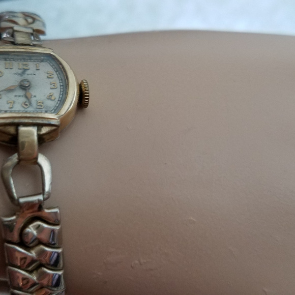 Waltham Premier Wind Up Watch 17 Jewels Gold fill main image 4